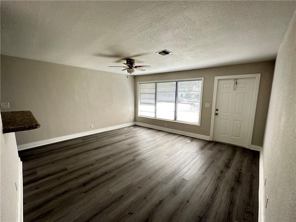 Cresthaven 5 40-4 B - Residential