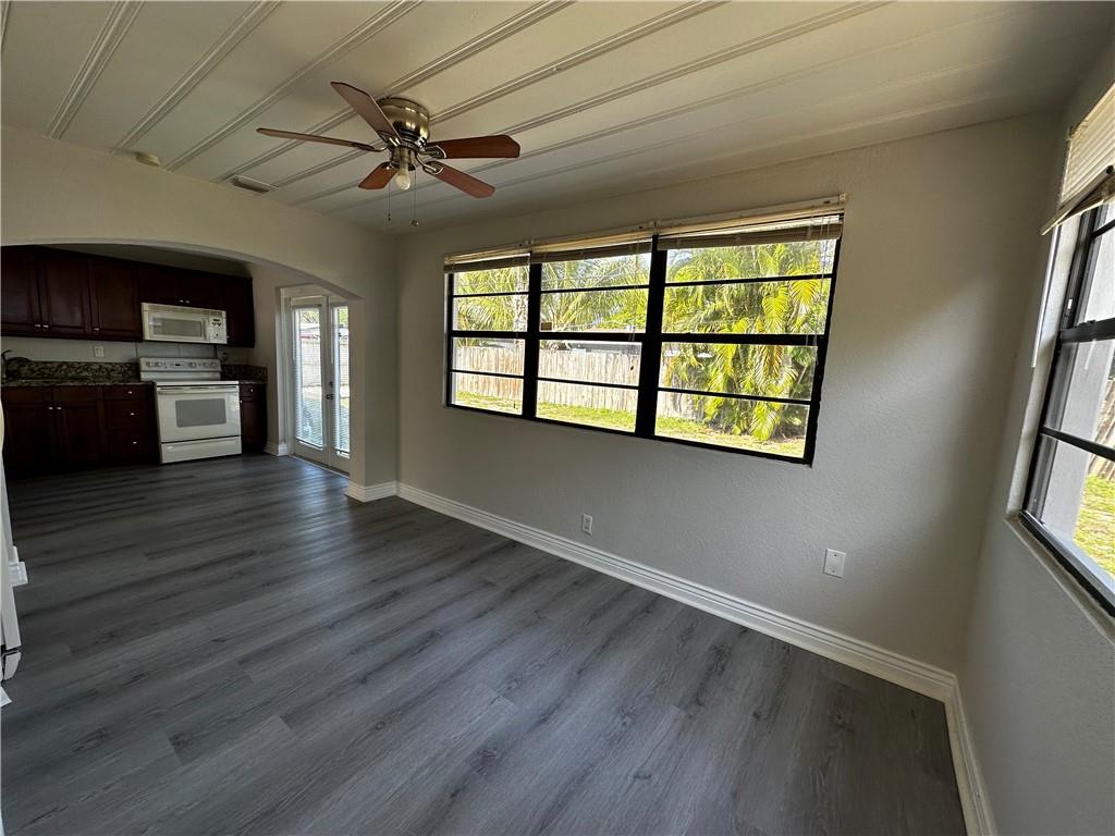 Cresthaven 5 40-4 B - Residential