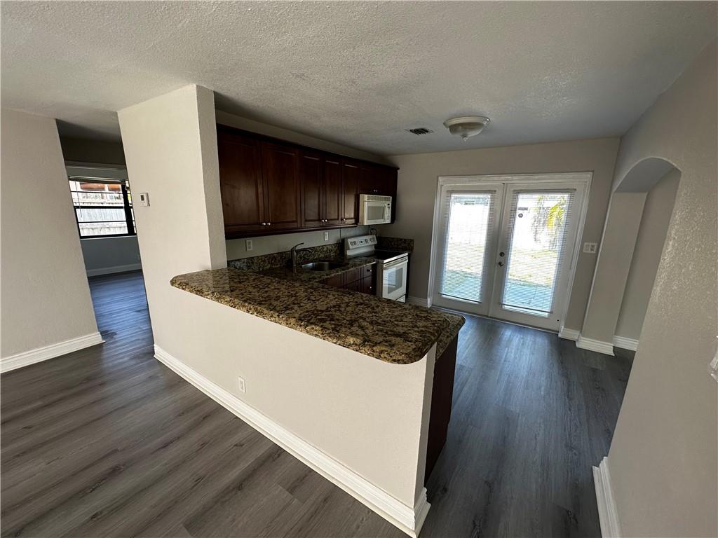 Cresthaven 5 40-4 B - Residential