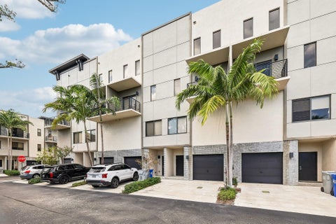 Tiny photo for 161 SE 1ST Circle #161, Pompano Beach, FL 33060 (MLS # B26089531)