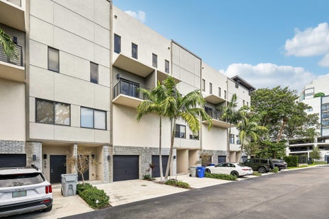 Tiny photo for 161 SE 1ST Circle #161, Pompano Beach, FL 33060 (MLS # B26089531)
