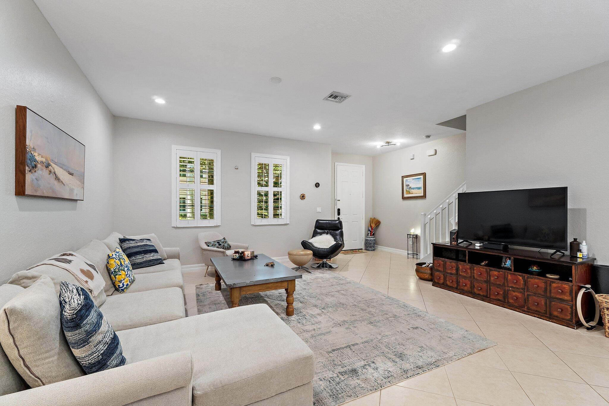 CANTERBURY PLACE - Residential