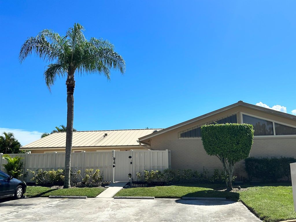 Photo of 5592 Golden Eagle Circle, Palm Beach Gardens, FL 33418 (MLS # R10923585)