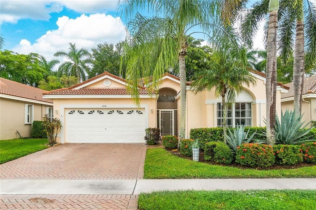 Photo of 9796 Lemonwood Dr, Boynton Beach, FL 33437 (MLS # F10355459)