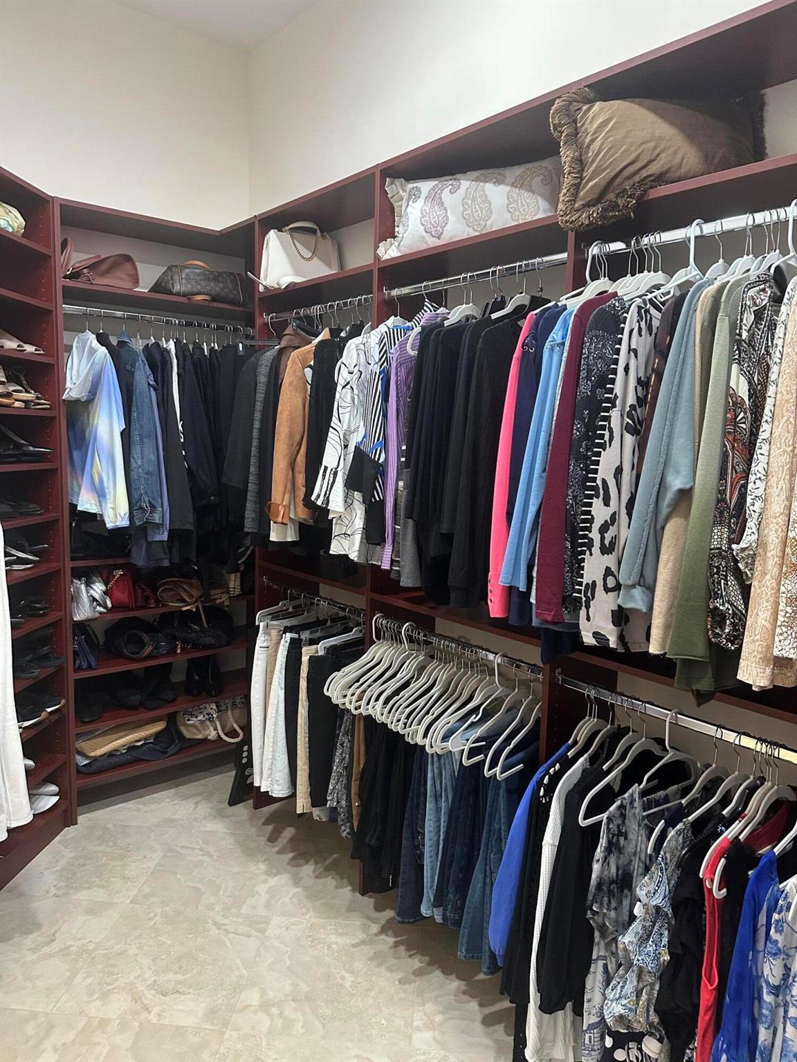 VALENCIA RESERVE - Residential