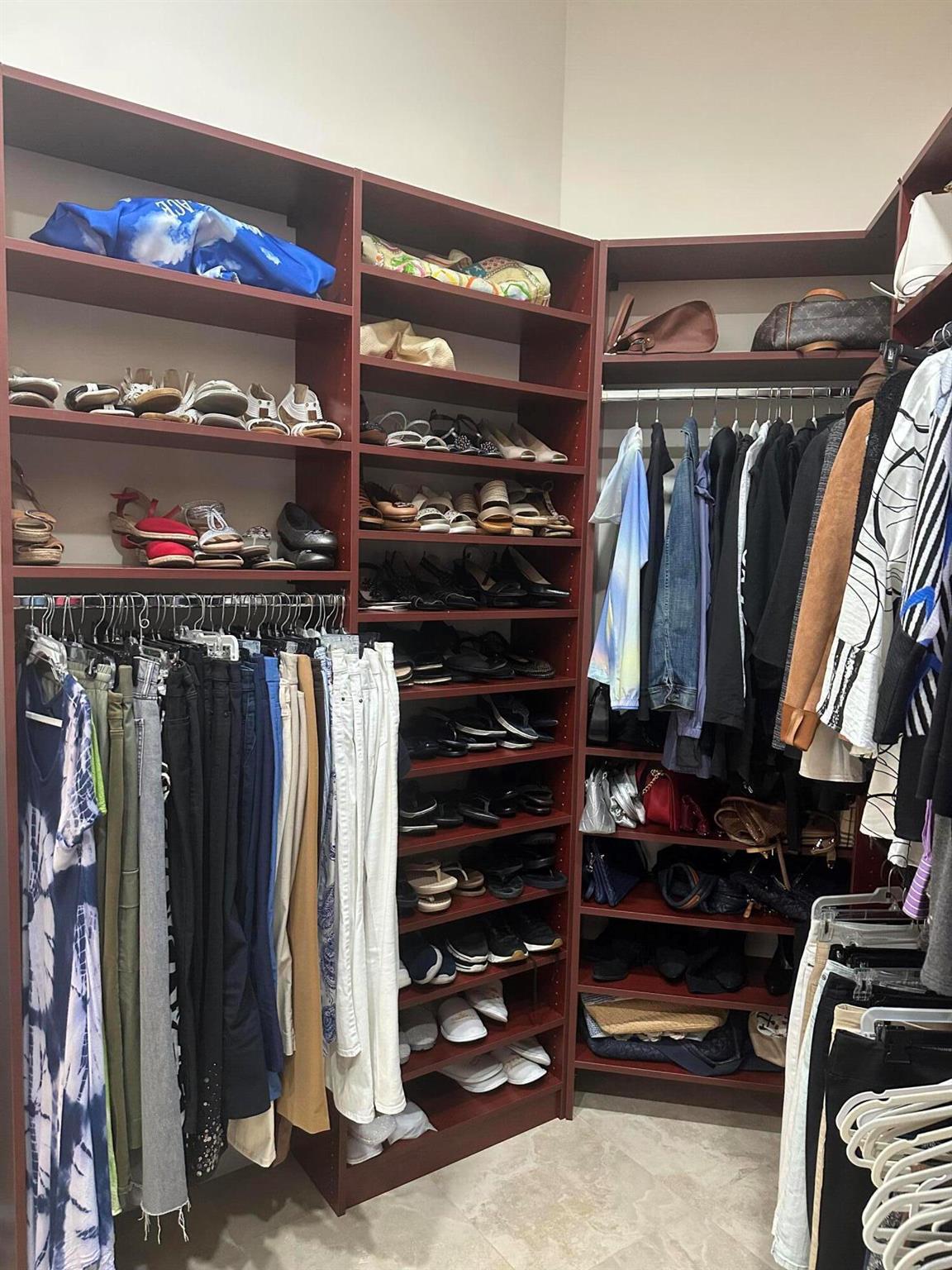 VALENCIA RESERVE - Residential