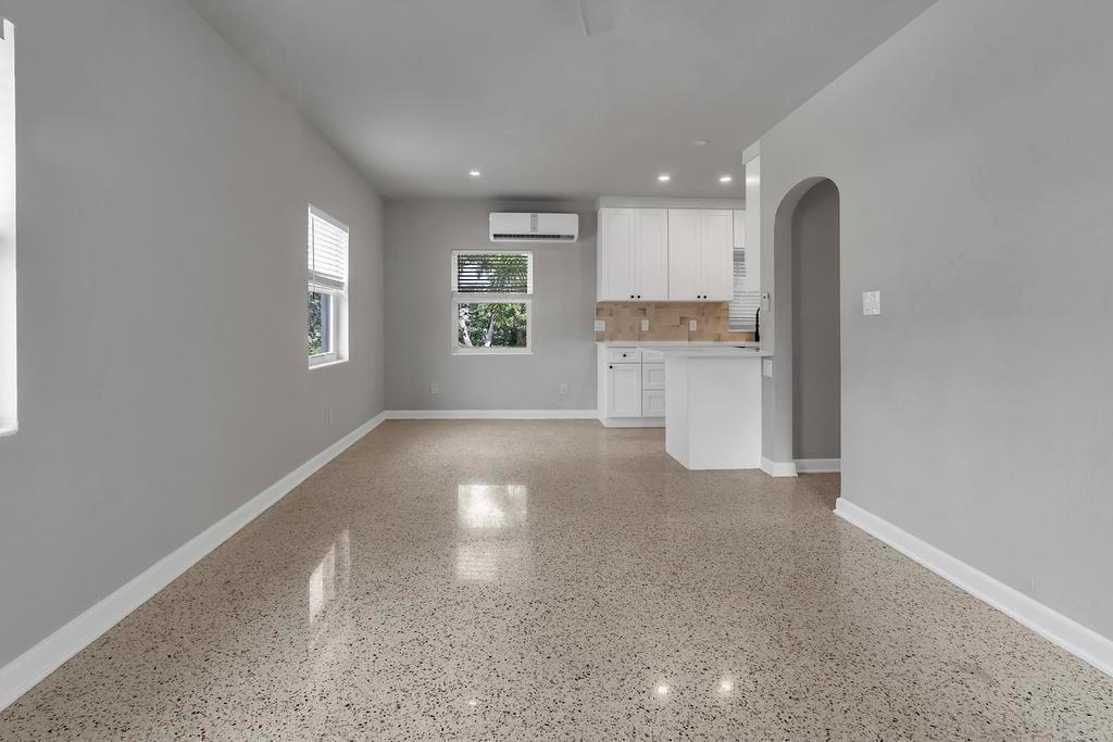 LAKE WORTH TOWN OF - Residential Lease