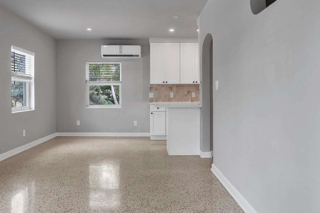 LAKE WORTH TOWN OF - Residential Lease