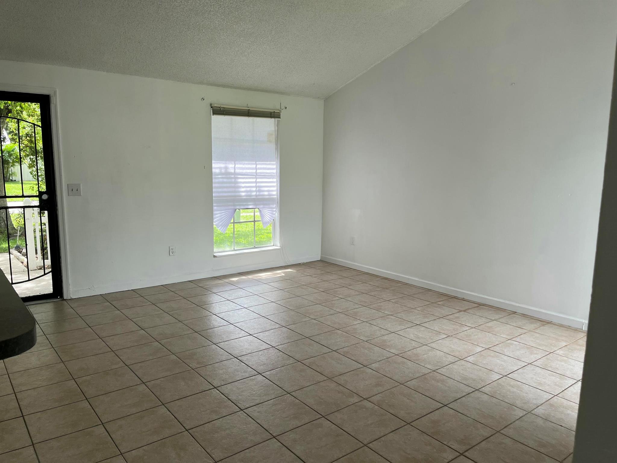 COUNTERPOINT ESTATES 8 - Residential