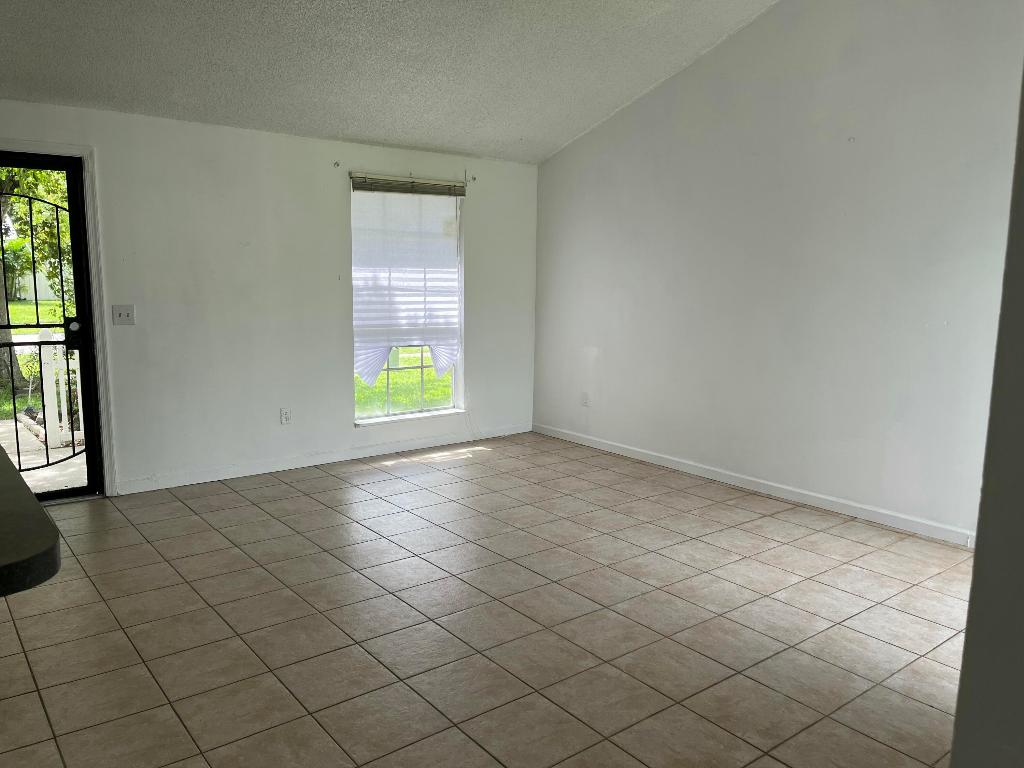 COUNTERPOINT ESTATES 8 - Residential