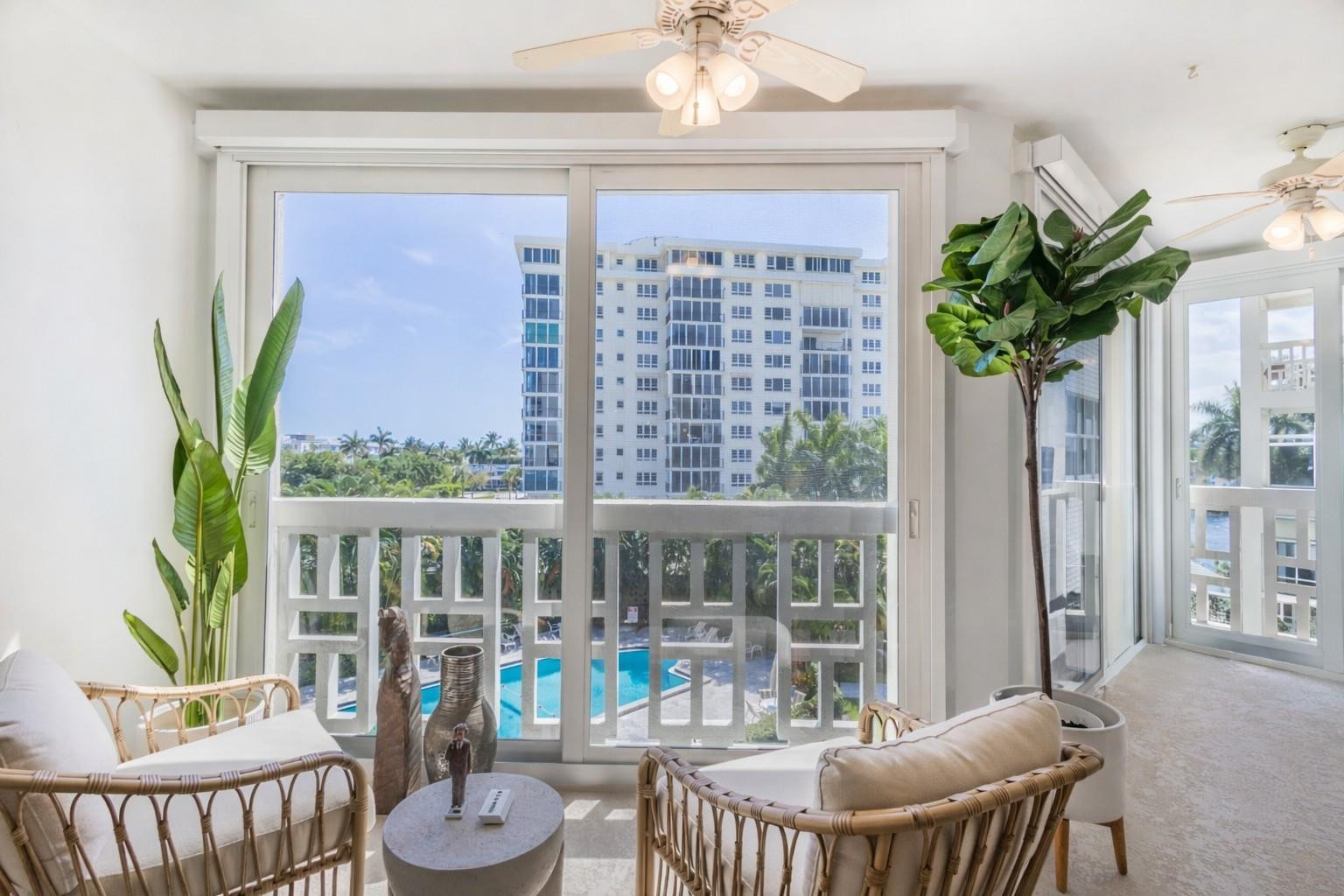 1000 Lowry Street 4G