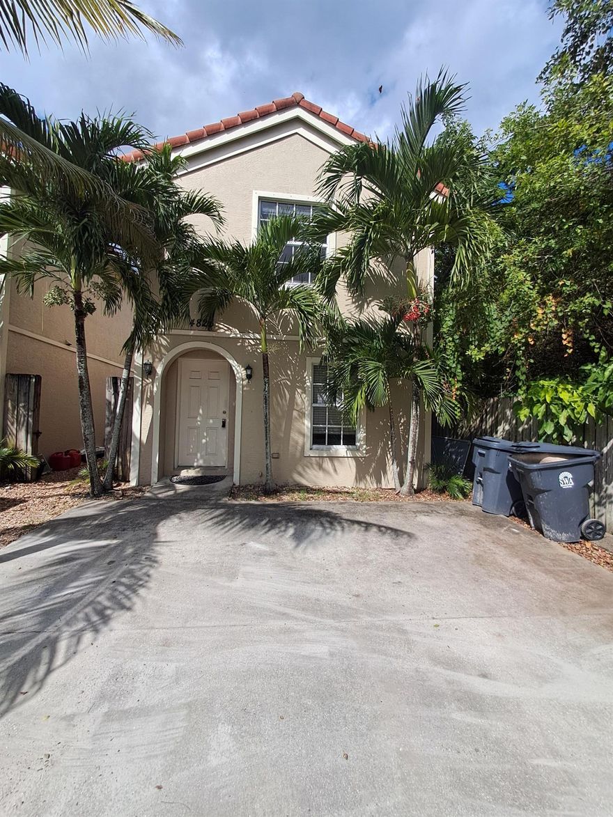 SINGLE FAMILY HOME WITH LARGE FENCED IN BACKYARD.  2/2 WITH A HALF A BATHROOM ON THE FIRST FLOOR.