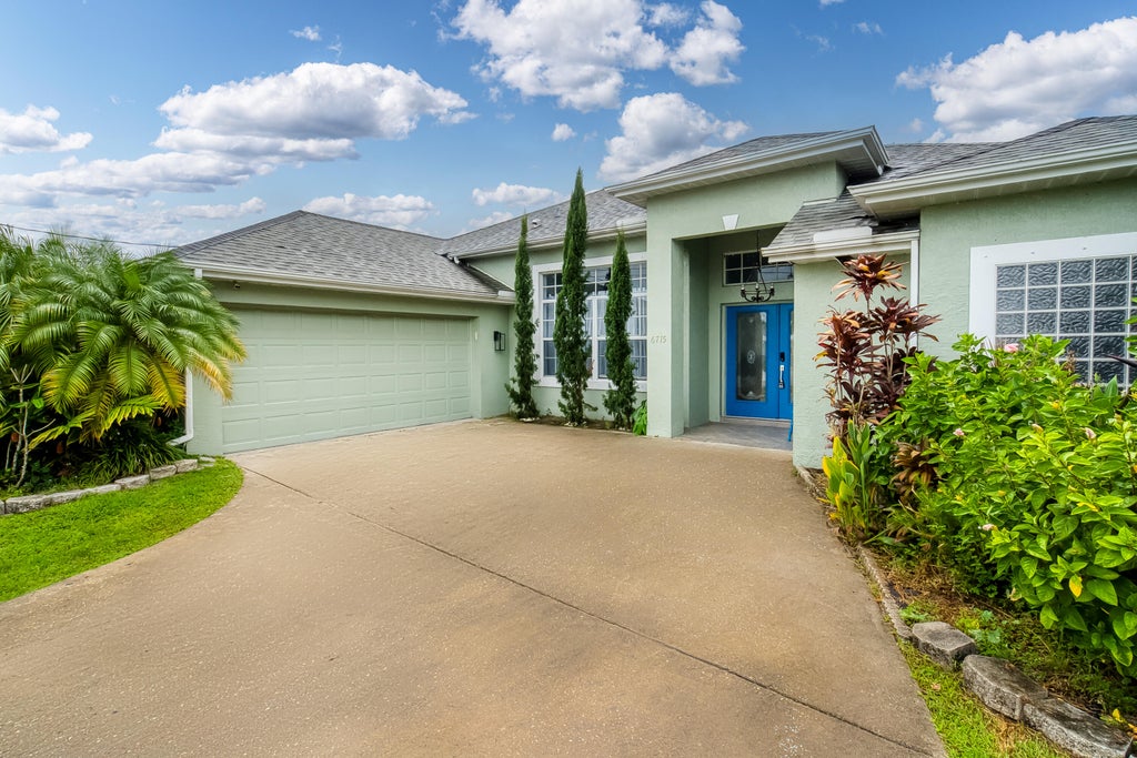 Photo of 6715 NW PINSON Court, Port Saint Lucie, FL 34983 (MLS # B26065827)