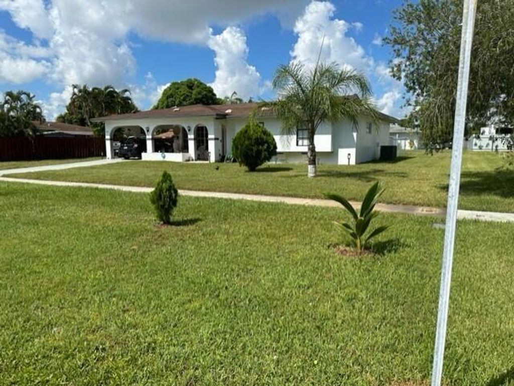 Photo of 854 Sandia Avenue, Port St Lucie, FL 34983 (MLS # R10918544)
