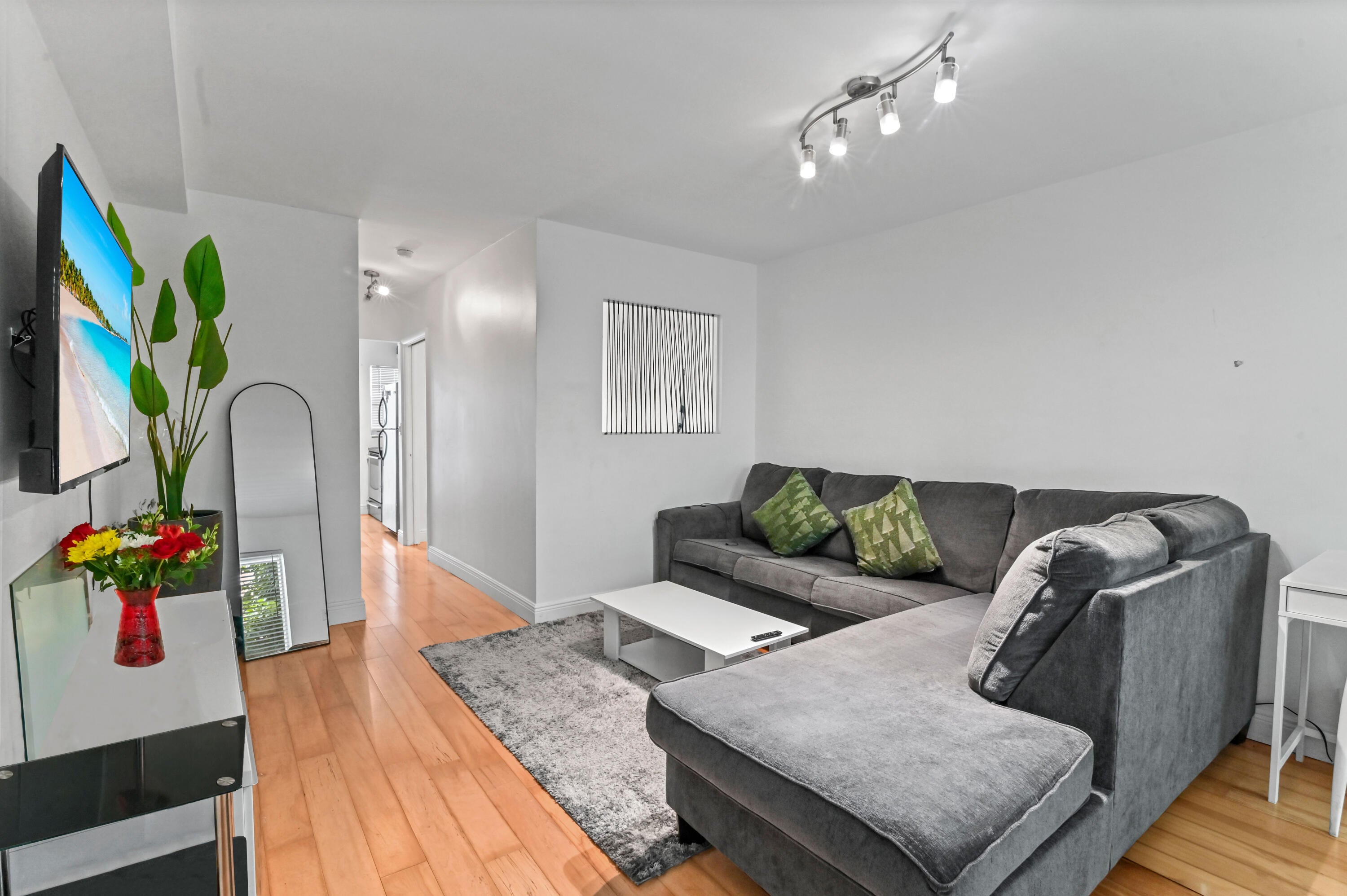 1035 Meridian Avenue 5