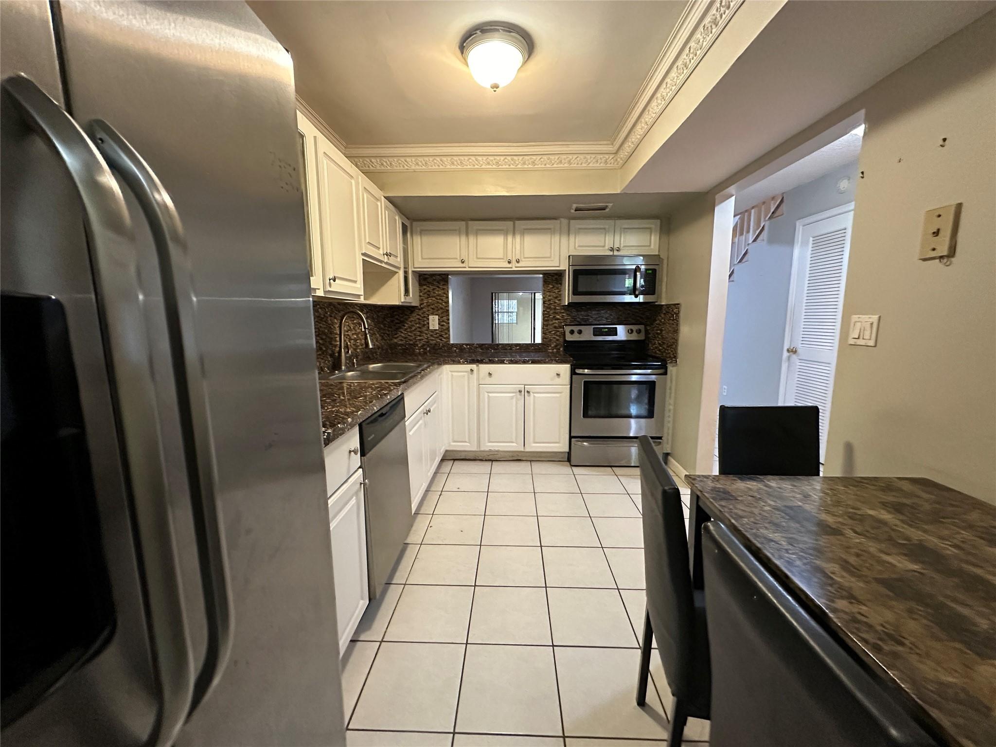 The Courts Of Inverrary - Residential