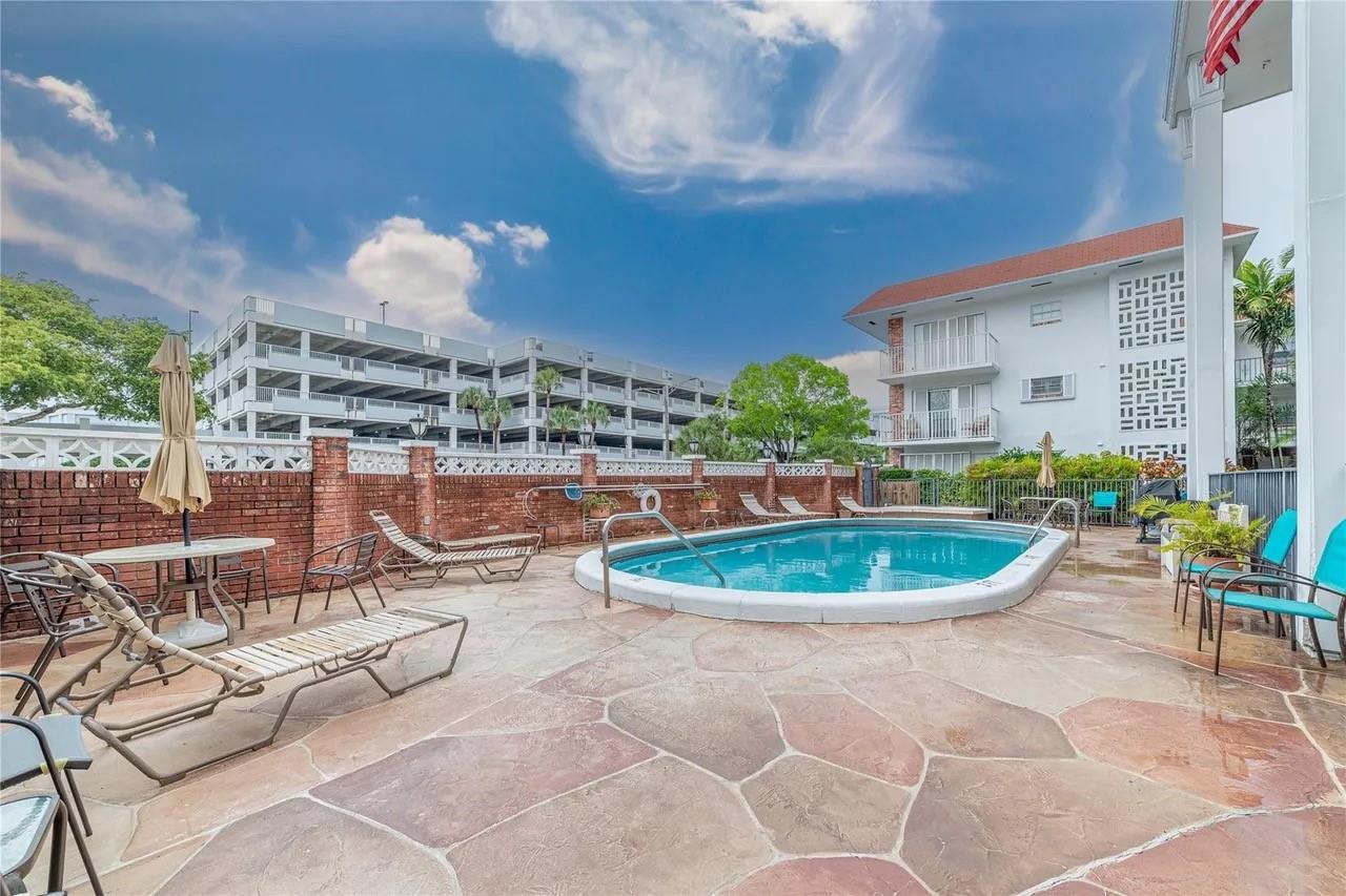 Colonial Manor West Apts - Residential Lease