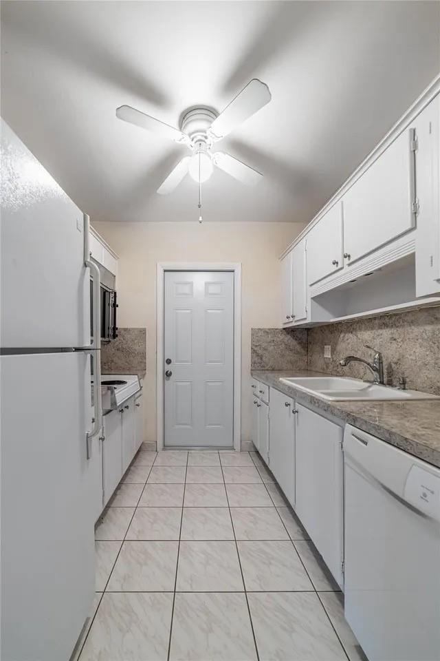 Colonial Manor West Apts - Residential Lease
