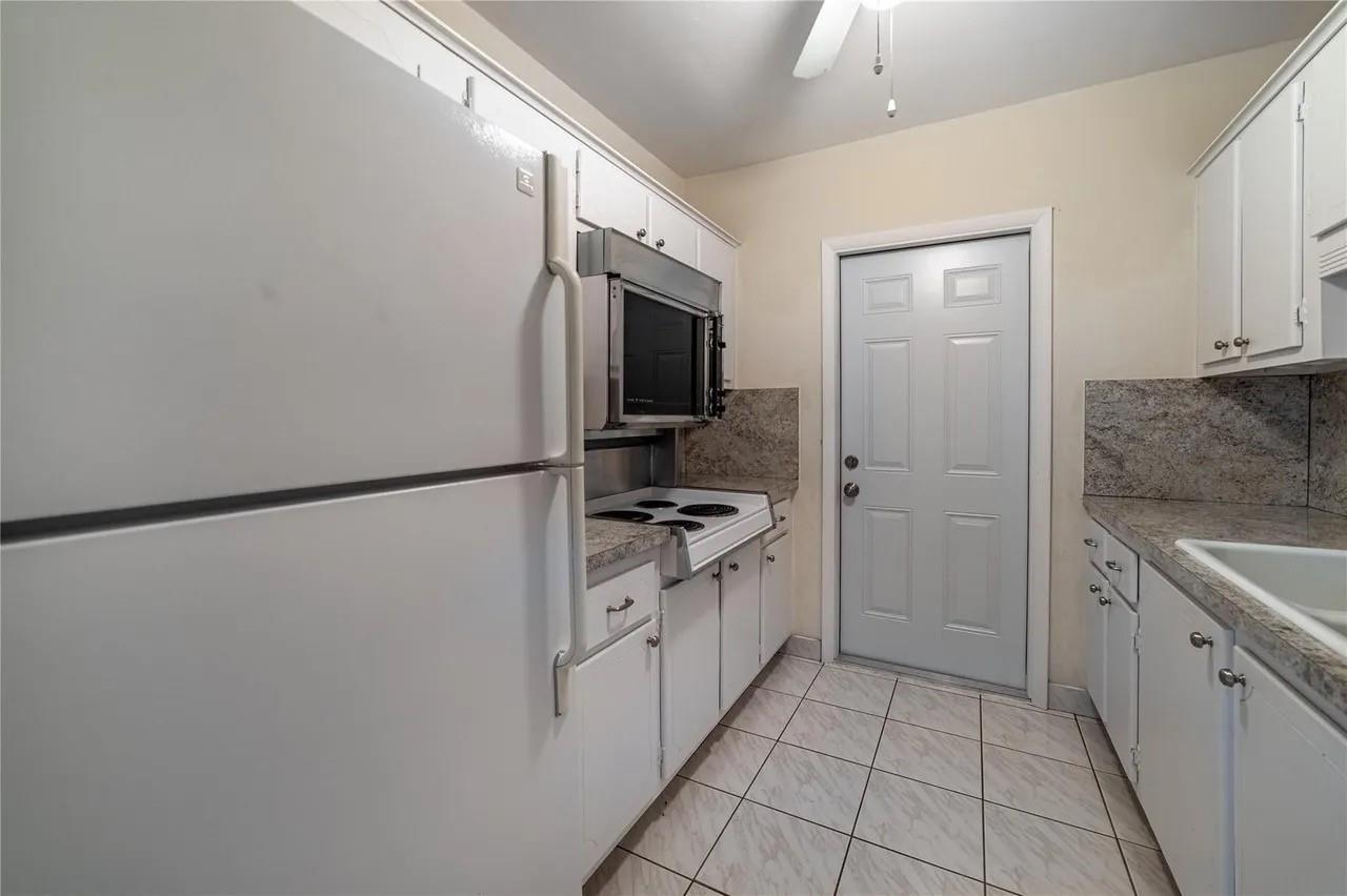Colonial Manor West Apts - Residential Lease