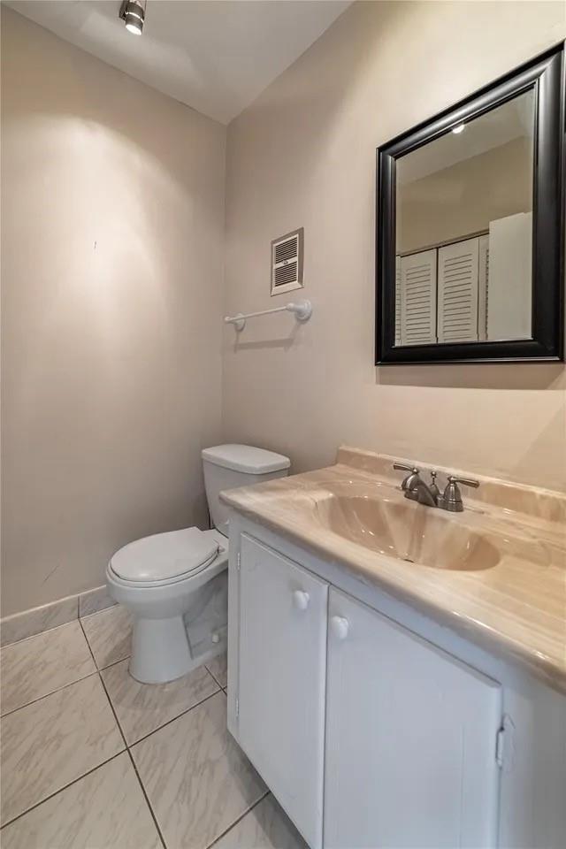 Colonial Manor West Apts - Residential Lease