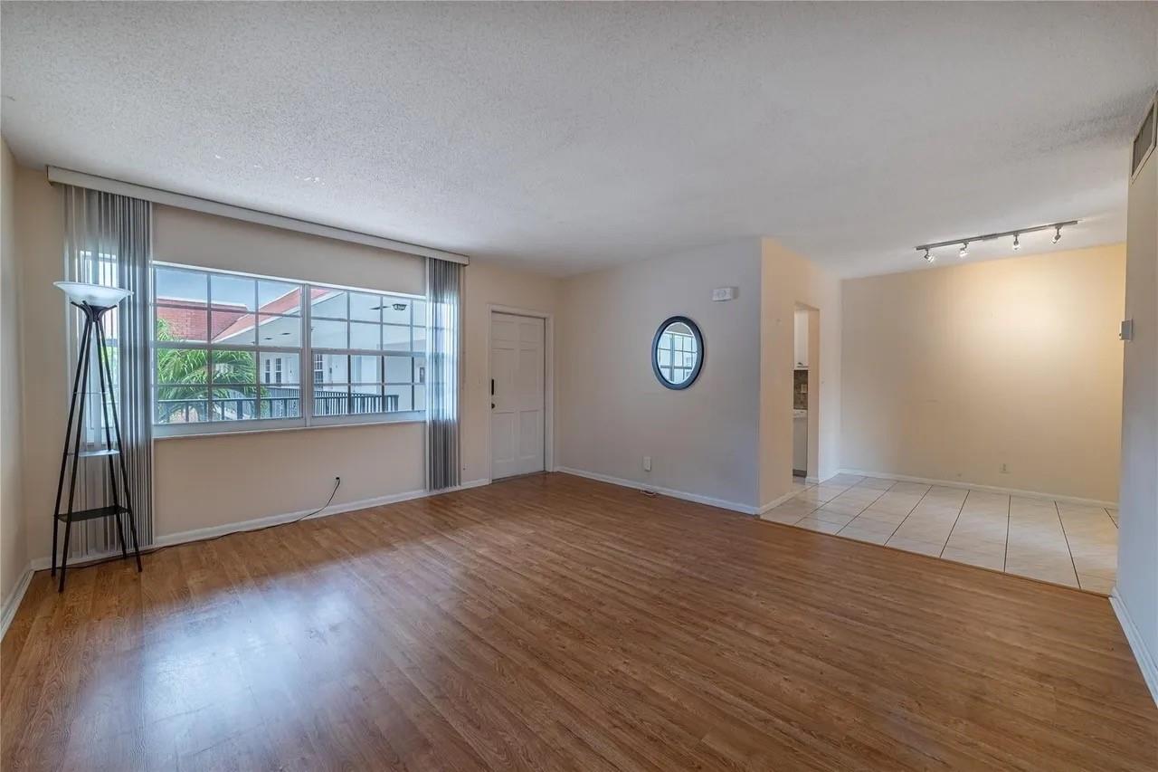 Colonial Manor West Apts - Residential Lease
