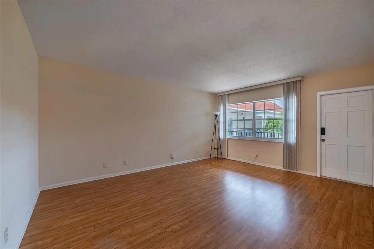 Colonial Manor West Apts - Residential Lease
