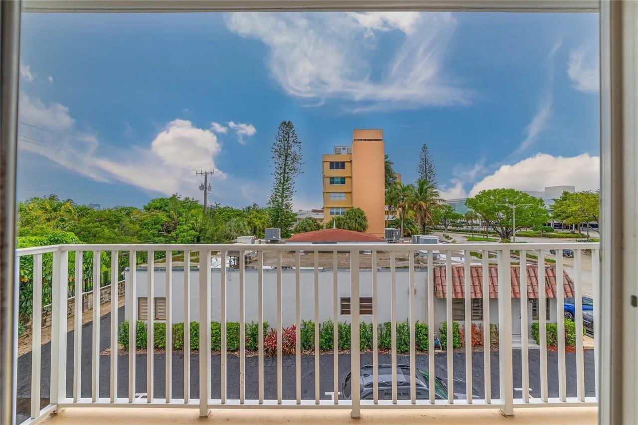 Colonial Manor West Apts - Residential Lease