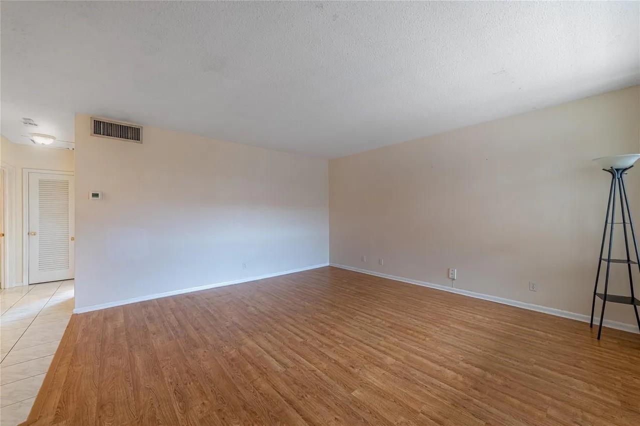 Colonial Manor West Apts - Residential Lease