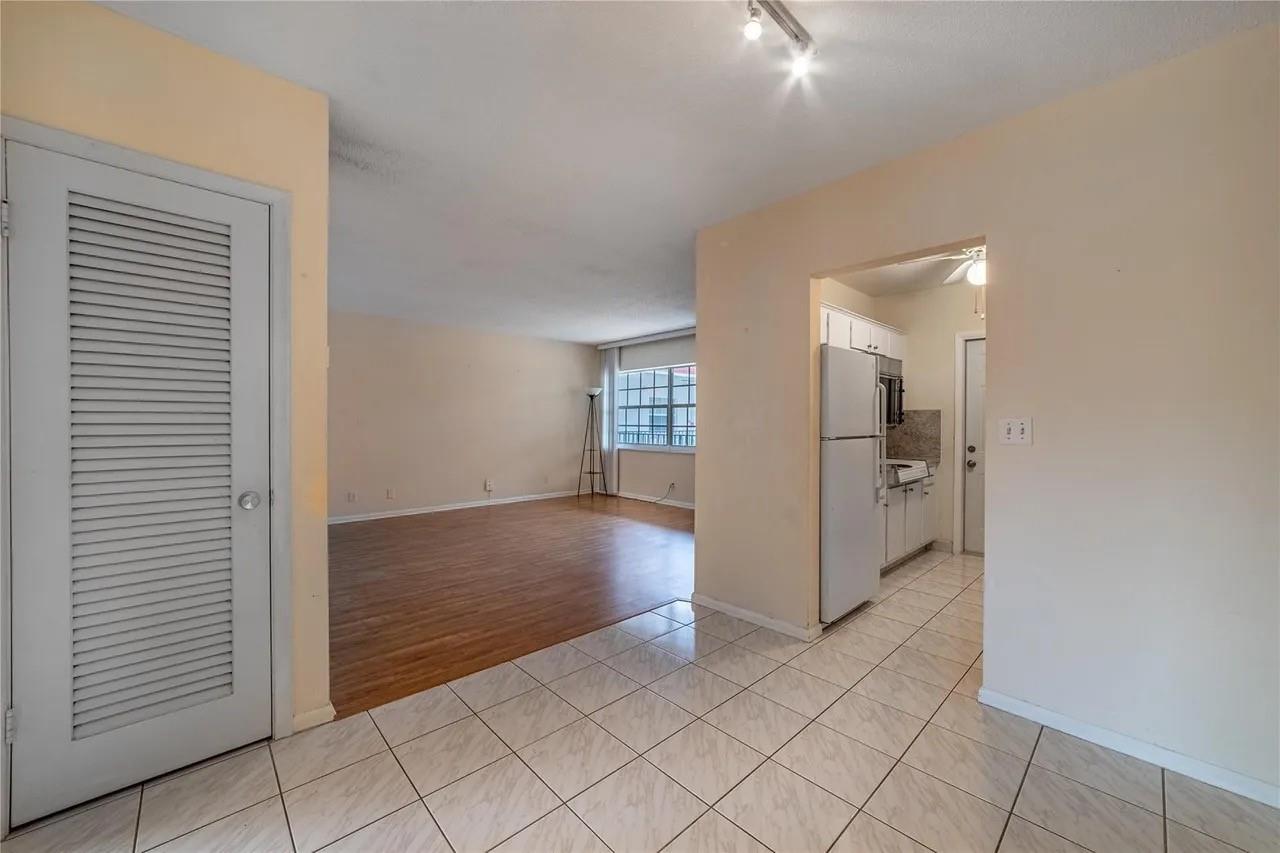 Colonial Manor West Apts - Residential Lease
