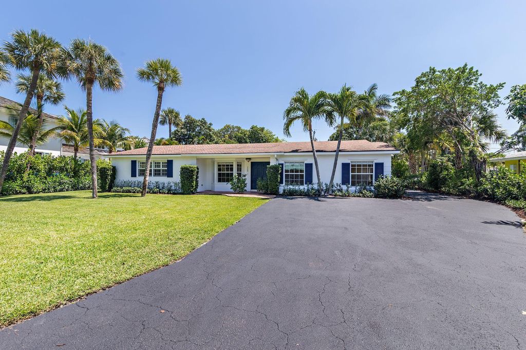 Photo of 120 Miramar Way, West Palm Beach, FL 33405 (MLS # R10889916)