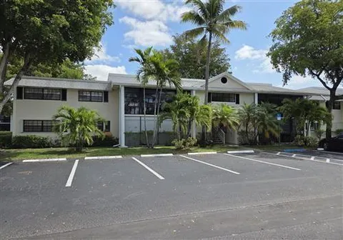 907 NE 199th St Unit 202, Miami, FL MLS: F10498696