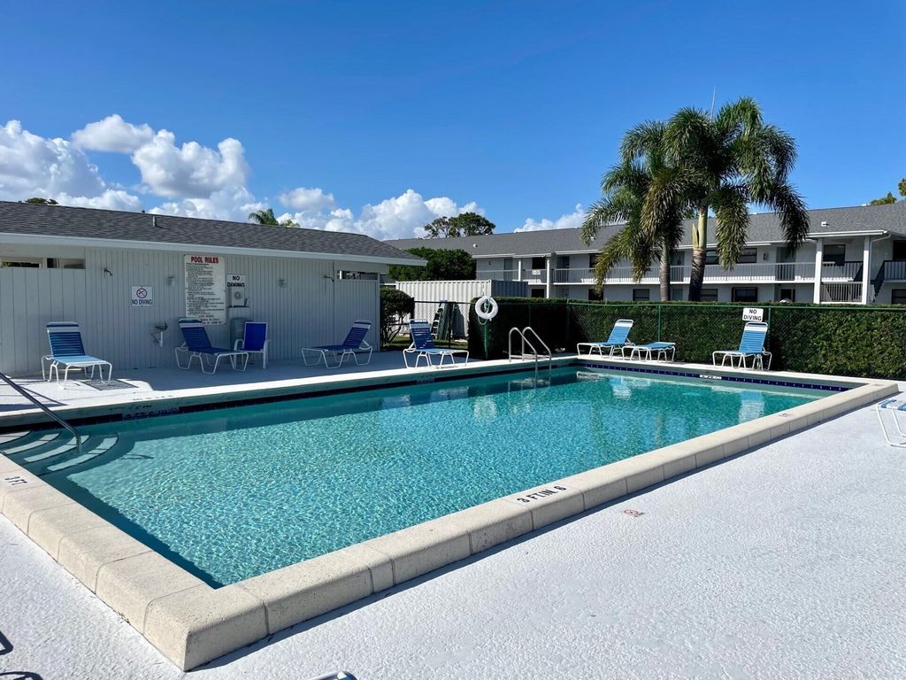 Photo of 1271 SE Parkview Place #H 4, Stuart, FL 34994 (MLS # R10923912)