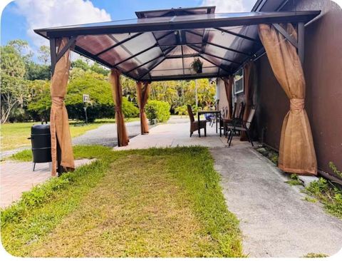 Homes with One Acre Plus In Palm Beach County 51 214 Westwood Circle E West Palm Beach FL 33411