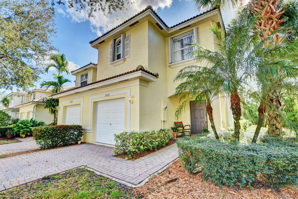 End-unit town house in Wellington. 2BR / 2 BA with upstairs loft. Laminate and tile floors. Garage (with Tesla charging station). House is not for sale. This can be you home for many years. Community pool.