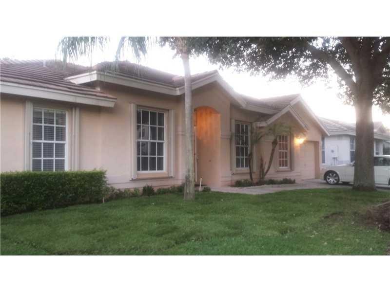Beautiful 3 bedroom, 2 bathroom home with 1-car garage located in the highly desirable Oasis at Palm Aire Country Club. Enjoy direct access to 3 championship golf courses right in your backyard!
The master bedroom features an en-suite bathroom, the kitchen includes an eat-in area, and the home offers a bright Florida room, laundry area, and private patio.
Community amenities include a clubhouse with pool, jacuzzi, party room, and gym. Prime location near major highways, shopping, restaurants, and the casino.
This is the perfect blend of resort-style living and golf course lifestyle