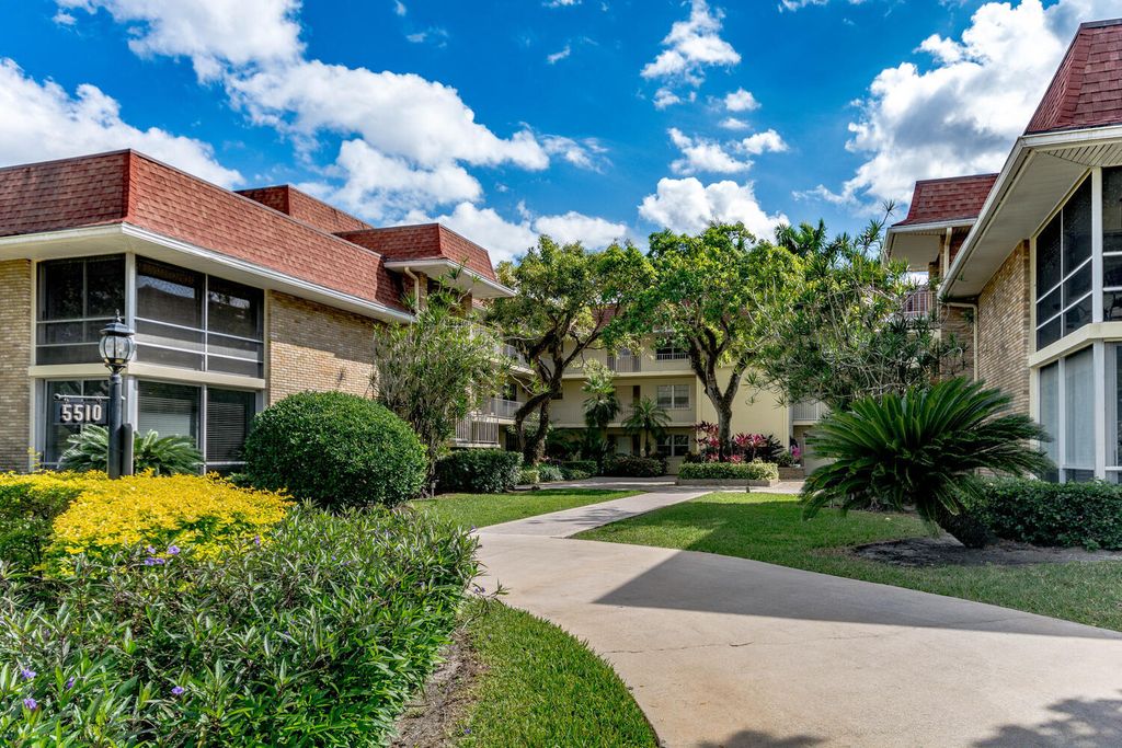Photo of 5510 Tamberlane Circle #346, Palm Beach Gardens, FL 33418 (MLS # R10964836)