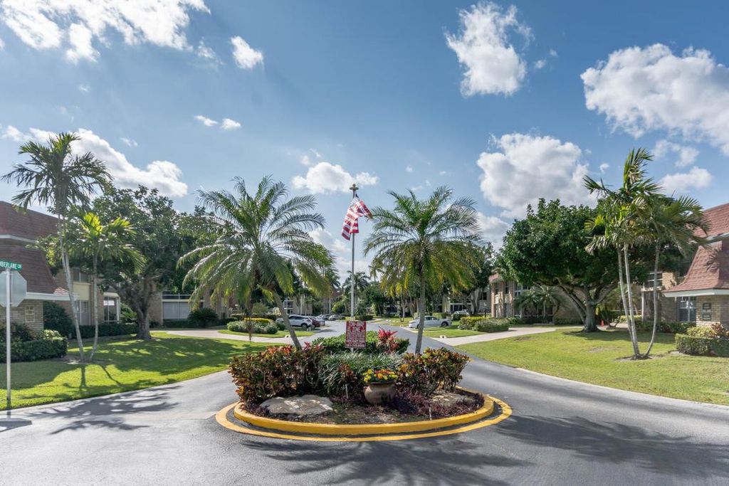 Photo of 5510 Tamberlane Circle #346, Palm Beach Gardens, FL 33418 (MLS # R10964836)
