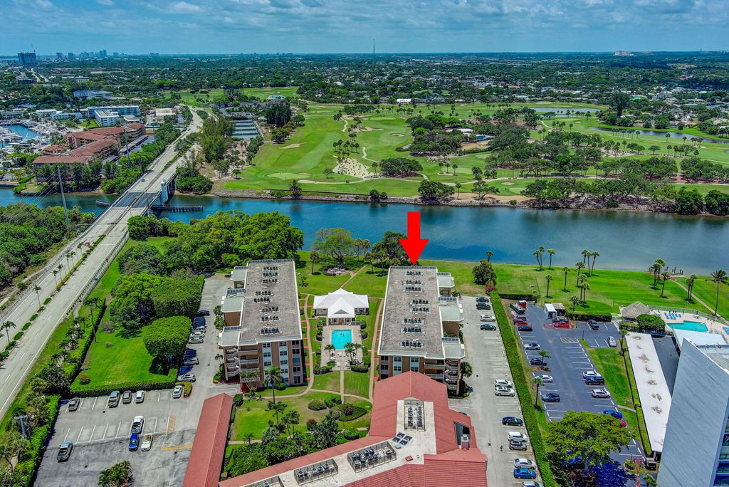 Photo of 308 Golfview Road #Ph4, North Palm Beach, FL 33408 (MLS # R11090296)