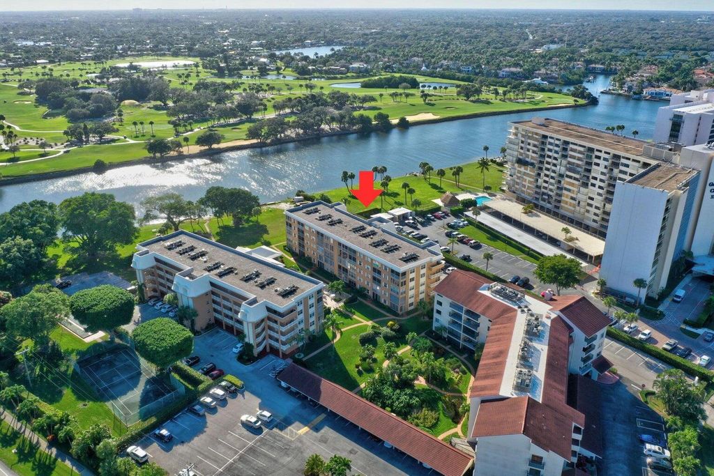 Photo of 308 Golfview Road #Ph4, North Palm Beach, FL 33408 (MLS # R11090296)