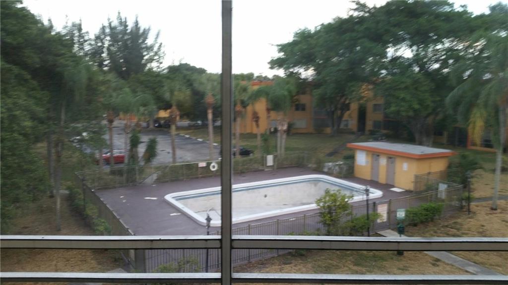 HERITAGE CIRCLE CONDO - Residential