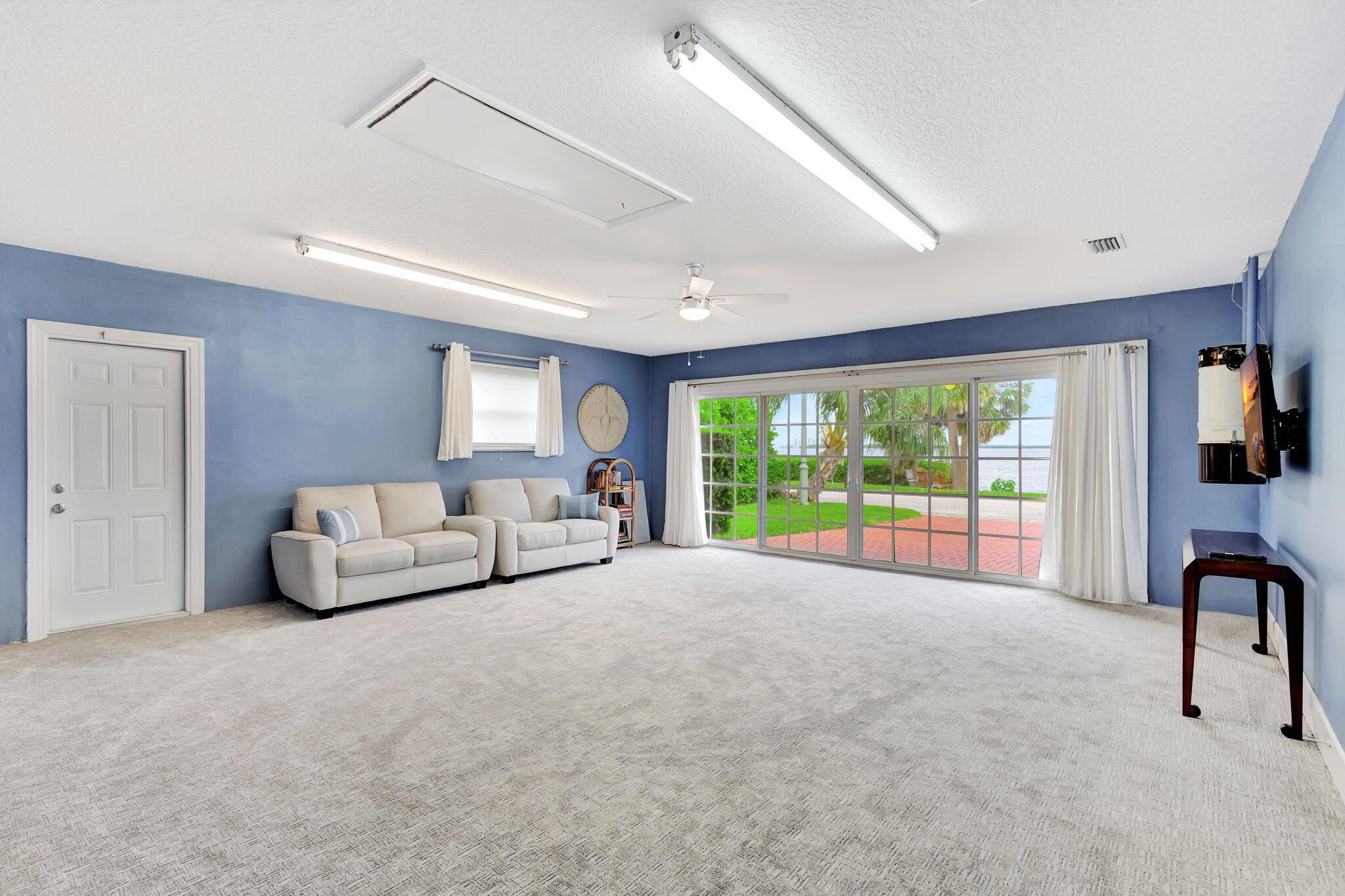 PINE POINT - Residential