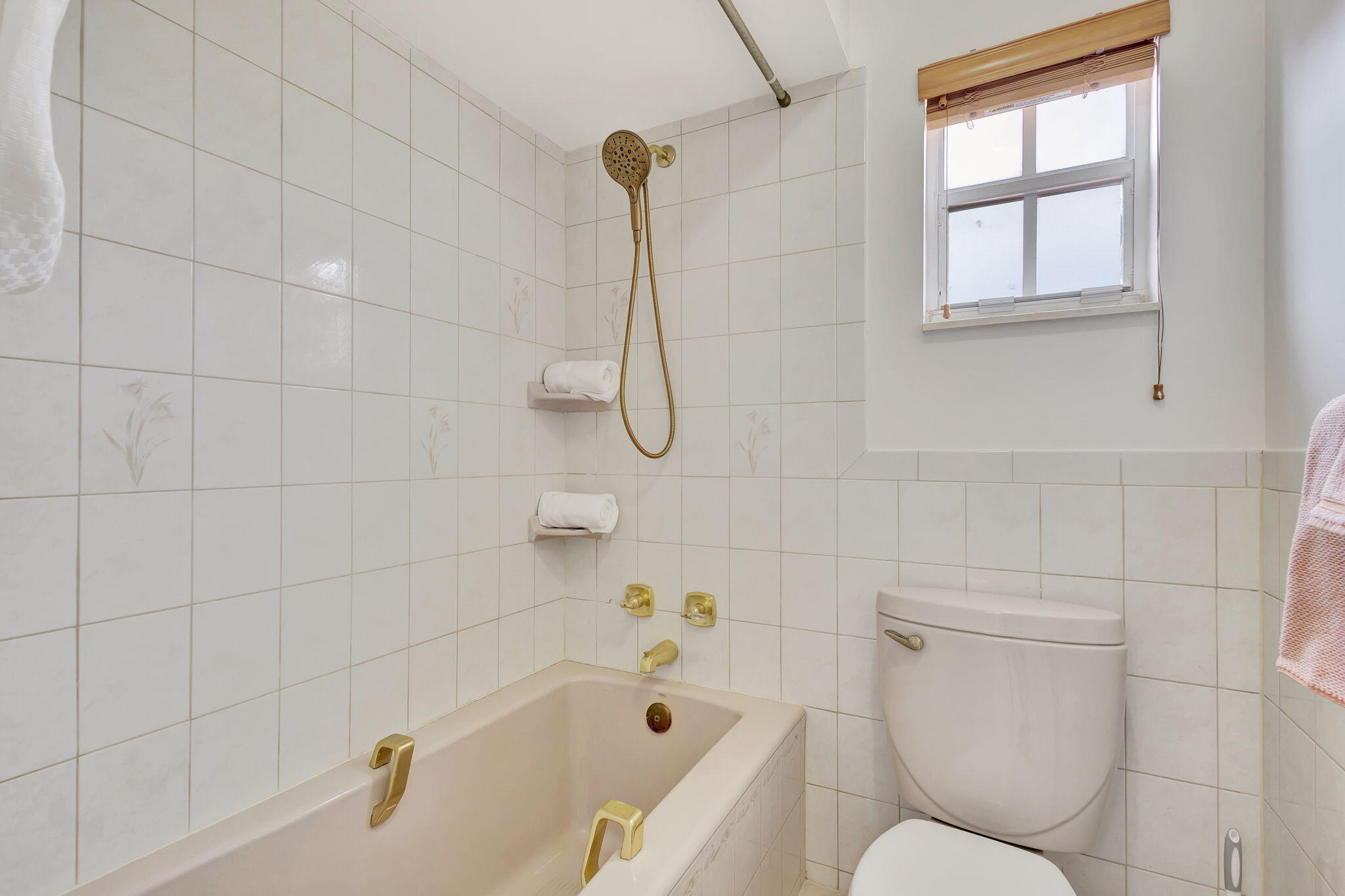 PINE POINT - Residential