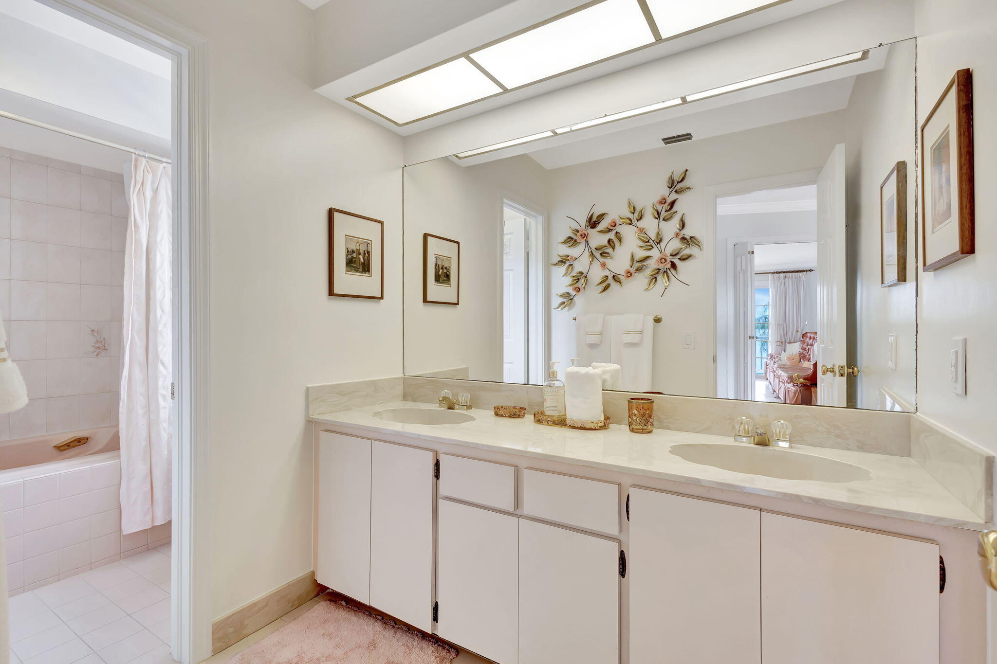 PINE POINT - Residential