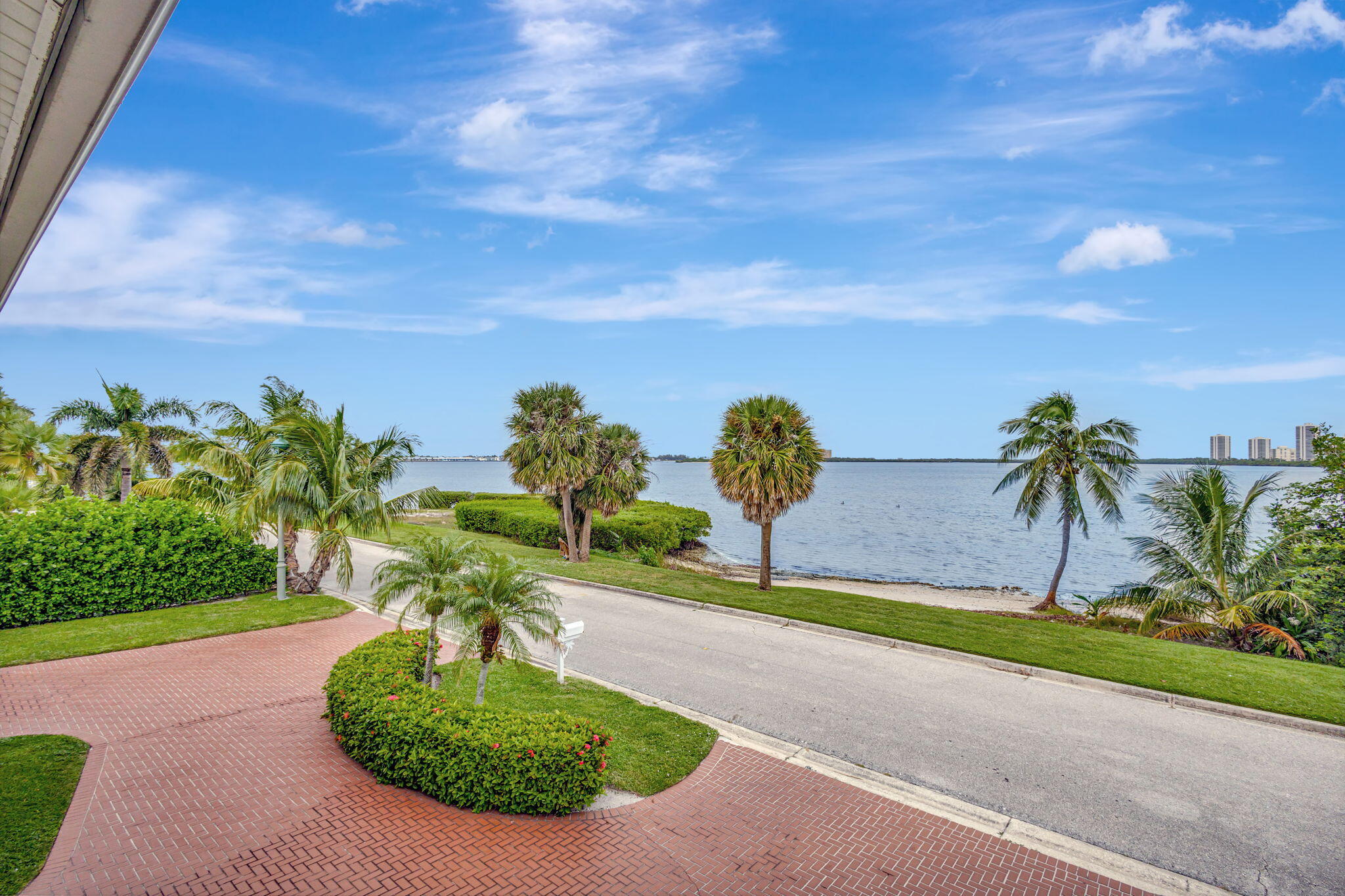 PINE POINT - Residential