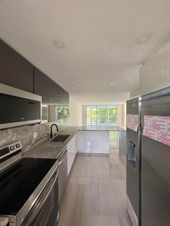 3960 Oaks Clubhouse Drive 401