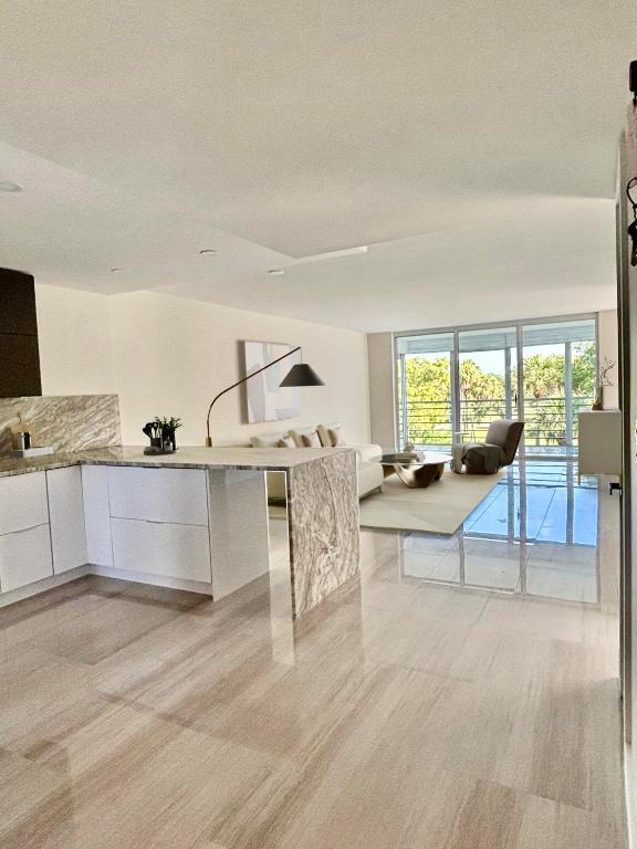 3960 Oaks Clubhouse Drive 401