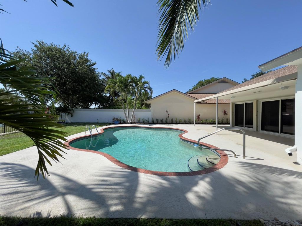 Photo of 208 E River Park Drive, Jupiter, FL 33477 (MLS # R11093620)