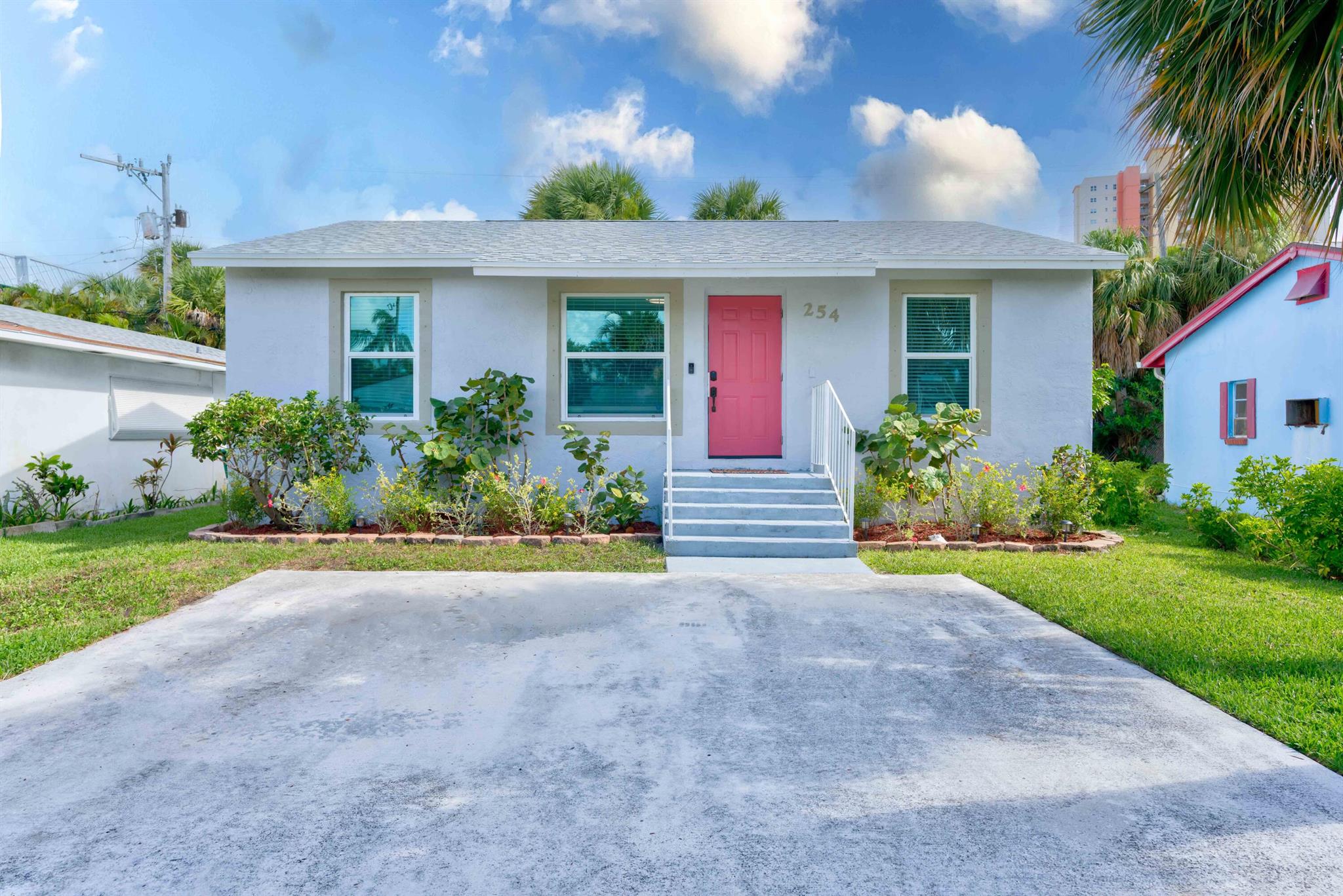 Amazing location!! Fully appointed 3 bed/2 bath cottage a few houses from the intracoastal in a quiet neighborhood bordered by New Port Cove Marina + Rybovich Yachts. Ideally situated between downtown West Palm Beach & Jupiter, easily commute to work and explore everything this area has to offer. 1/2 mile walk to world renowned snorkeling at Phil Foster beach, a ferry away from the tropical waters of Peanut Island, sunrise/sunset views across the bridge to Ocean Walk restaurants & shops, Singer Island beaches, and conveniently less than a minute to Publix grocery. Relax & grill in the fenced in backyard. Two personal parking spaces steps from the front door. *Please inquire if needing less than one year lease*