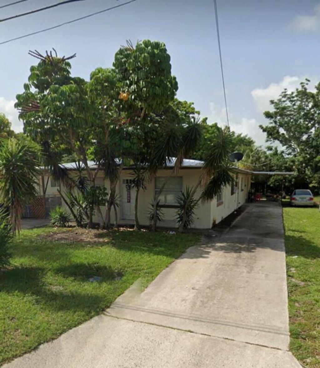 Photo of 517 Palm Avenue, Fort Pierce, FL 34982 (MLS # R10954380)