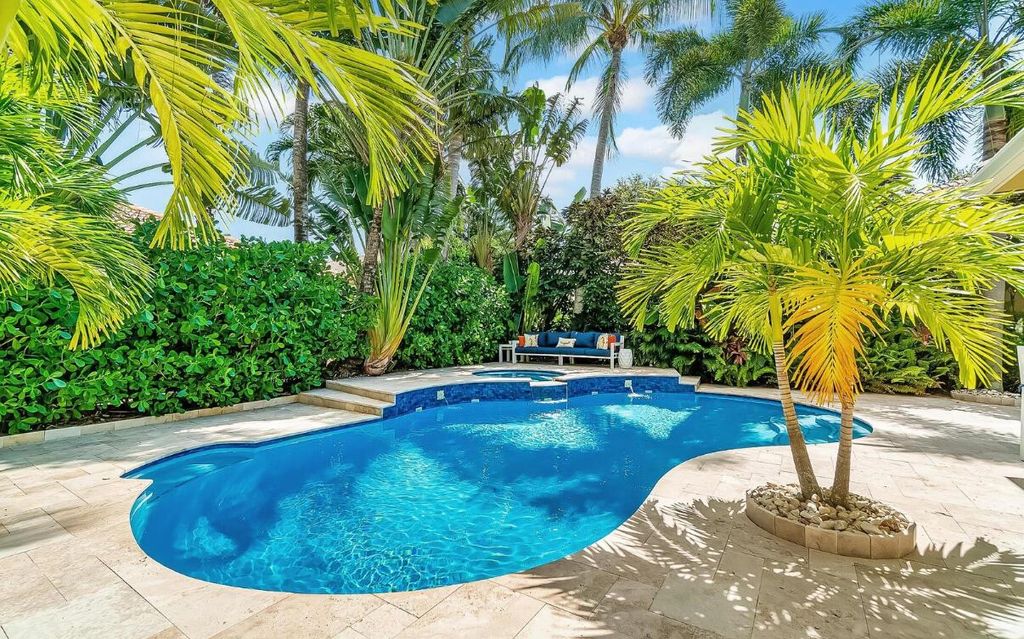 Photo of 131 Via Veracruz, Jupiter, FL 33458 (MLS # R11112992)